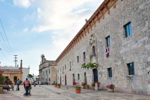 De Punta Cana: Excursão de 1 dia a Santo Domingo com almoço