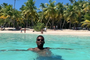 Da Punta Cana: Gita in barca sull'isola di Saona con buffet