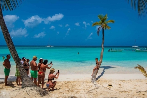 Fra Punta Cana: Saona Island katamaran og speedbåd ...