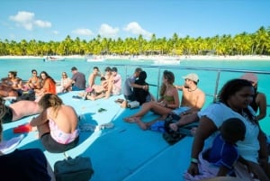 From Punta Cana: Saona Island Day Trip with Buffet Lunch