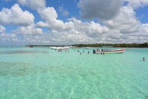 Desde Punta Cana: Excursión a Bayahibe y la Isla Saona con Almuerzo