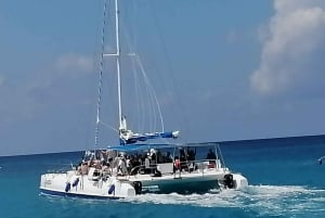 From Punta Cana: Saona Island Tour with Transfer and Lunch