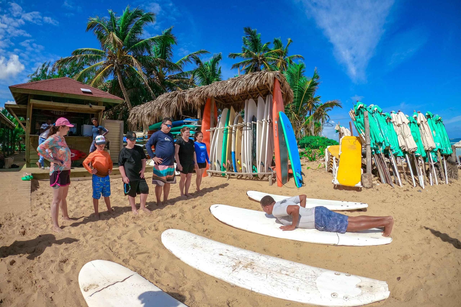 Całodniowy surfing w Punta Cana – lekcje, plaża i zabawa