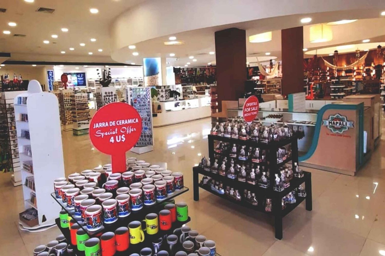 Visita guiada às compras no centro comercial BellaMare Souvenirs