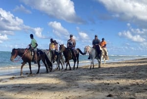 Randonnée à cheval sur la plage de Macao Découvrez le paradis à dos de cheval