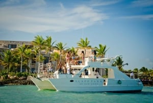 Juanillo Beach by Scape Park VIP Beach Club ja Hoyo Azul