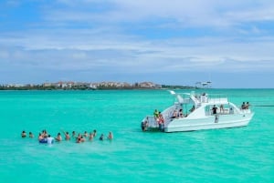 Juanillo Beach by Scape Park VIP Beach Club ja Hoyo Azul