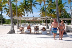 Juanillo Beach by Scape Park VIP Beach Club ja Hoyo Azul