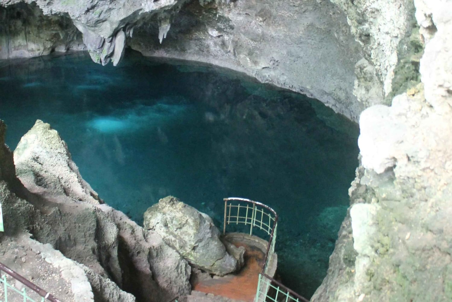 ラスガレラス：プライベートなプラヤ・フロントン＆プラヤ・マダムのボートツアーをご案内します