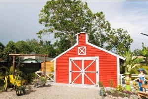 Moca: Farm Tour with Animal Feeding and Egg Collecting