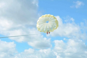 Parasailing boven de stranden van Punta Cana