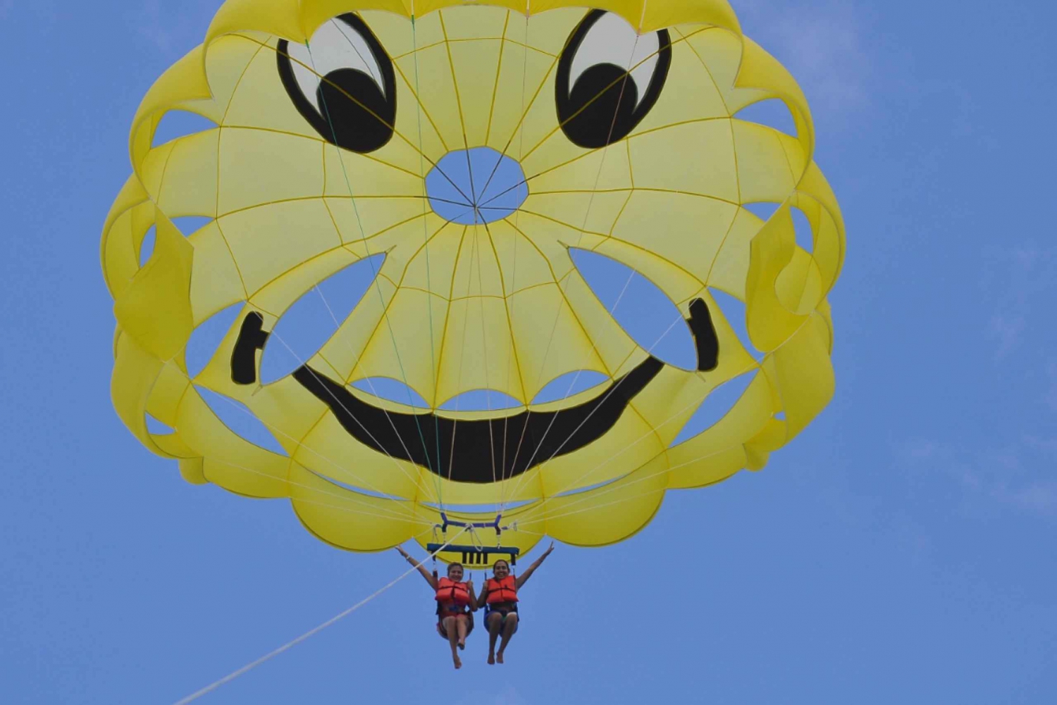 Parasailing Experience with Hotel o airbnb Pickup