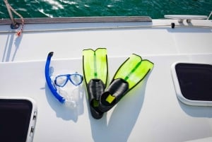 Escursione in catamarano con snorkeling, barbecue e musica