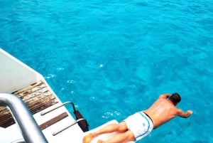 Escursione in catamarano con snorkeling, barbecue e musica