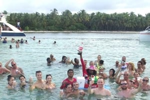 Party Boat in Punta Cana/Free Drinks and transportation inc