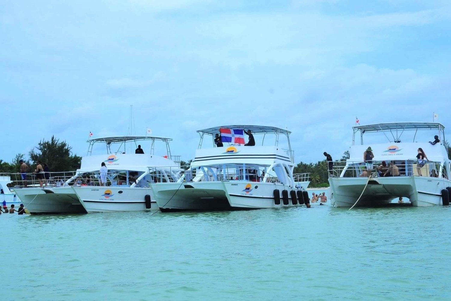 Barco de festa com mergulho com snorkel e open bar em Punta Cana