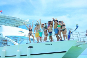 Barco de festa com mergulho com snorkel e open bar em Punta Cana