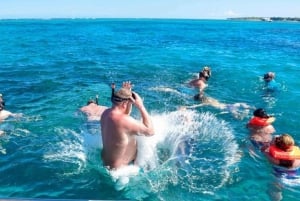 Aventura num catamarã: Mergulha e diverte-te na praia de Bávaro!