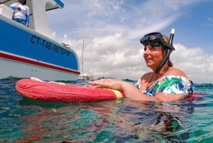 Aventura num catamarã: Mergulha e diverte-te na praia de Bávaro!