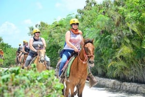 Privat: Ridtur och lunch på Bávaro Adventure Park