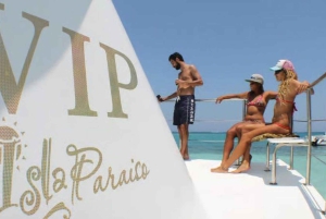 Private: Catamaran Journey to Cayo Arena with Gourmet Lunch