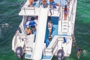 プライベート：サオナ島へのカタマラン船での冒険旅行をお楽しみください