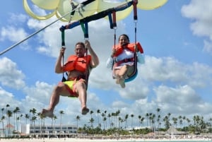 Avventura privata in parasailing sulle spiagge di Punta Cana