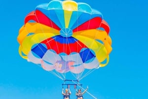 Avventura privata in parasailing sulle spiagge di Punta Cana