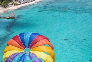 Avventura privata in parasailing sulle spiagge di Punta Cana