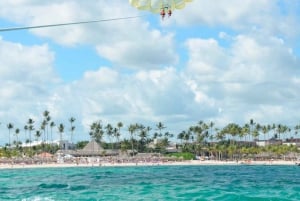 Avventura privata in parasailing sulle spiagge di Punta Cana