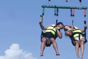 Privat: Parasailing-Abenteuer mit Hotelabholung