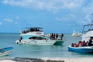 Privé partyboot Punta Cana, inclusief gratis drankjes en privétransport