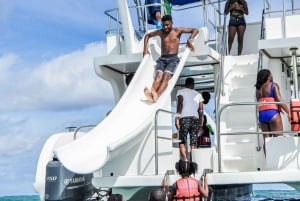 Party Boat privado em Punta Cana, bebidas gratuitas e transporte privado incluído