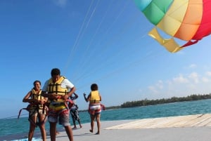 Privat: Boogieboarding og parasailing i Punta Cana