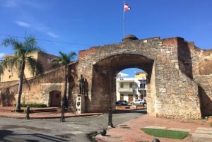 Private: Santo Domingo: Colonial Zone Guided Bike Tour