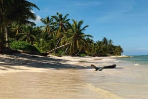 Privat yacht-tur med snorkling, lagun och vild strand