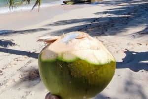 Privat yacht-tur med snorkling, lagun och vild strand