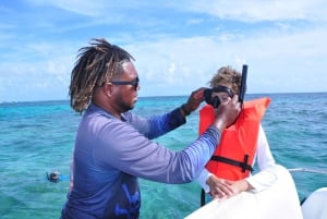 Privat yacht-tur med snorkling, lagun och vild strand