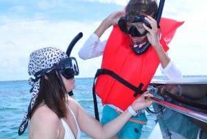 Privat yacht-tur med snorkling, lagun och vild strand