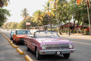 Puerto Plata: Stadsrondleiding in een klassieke auto