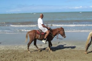 Puerto Plata: Horseback Tour of the Beach and Local Community