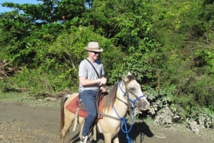 Puerto Plata: Horseback Tour of the Beach and Local Community