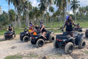 Punta Cana: wycieczka pojazdem ATV w Montaña Redonda z odbiorem
