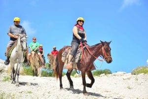 Punta Cana: Parque Aventura Bávaro Paseos a Caballo y Cascadas