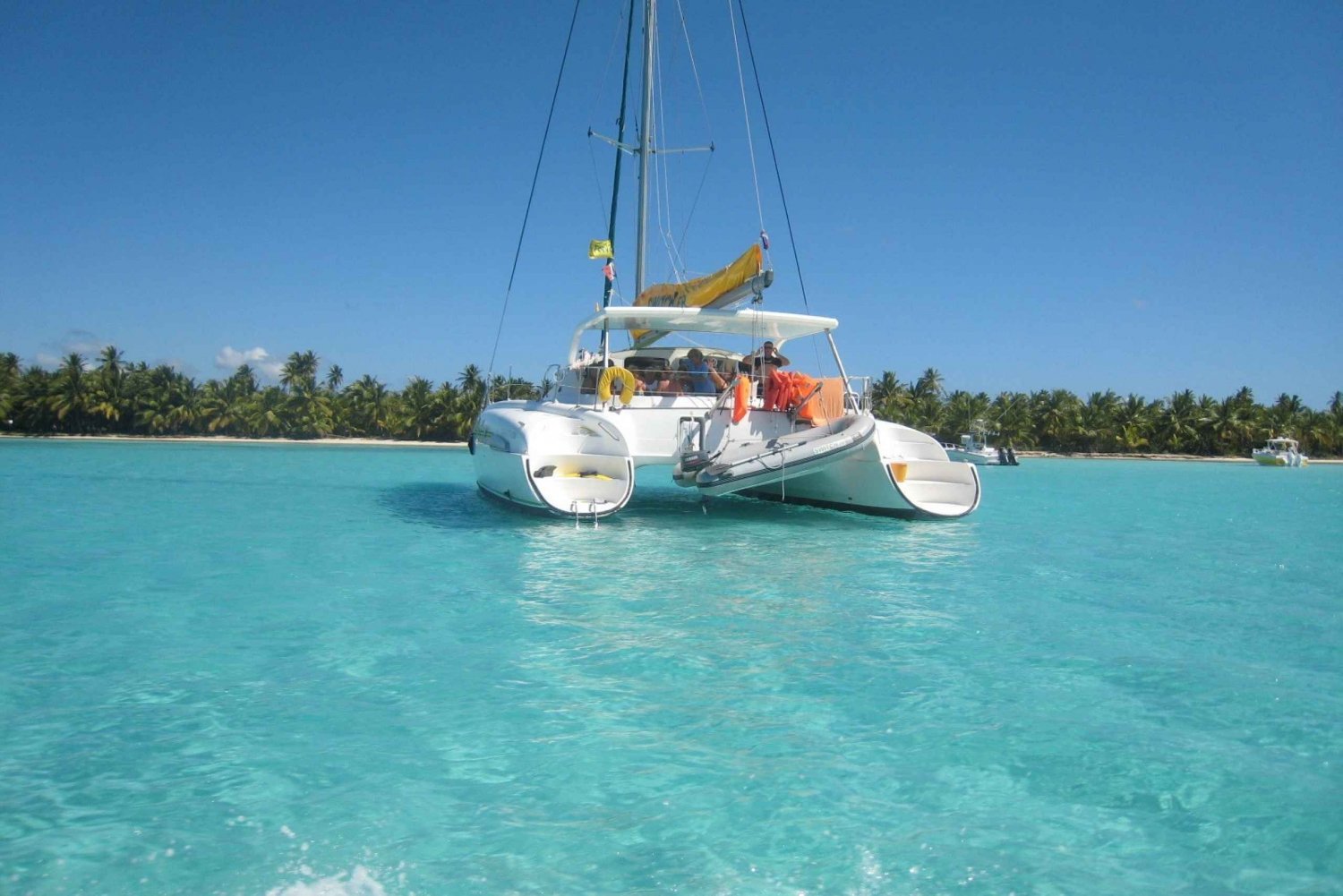 Punta Cana: Bavaro Coastline Cruise with Snorkeling