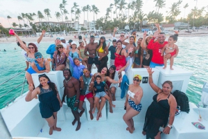 Punta Cana: Festa de barco com mergulho com snorkel e parada na piscina natural