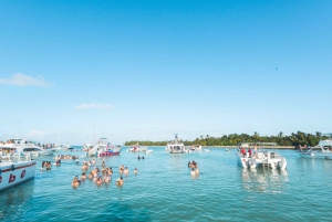 Punta Cana: Festa de barco com mergulho com snorkel e parada na piscina natural