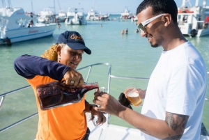 Punta Cana: Festa de barco com mergulho com snorkel e parada na piscina natural