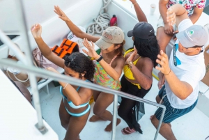 Punta Cana: Festa de barco com mergulho com snorkel e parada na piscina natural