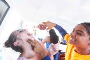 Punta Cana: Festa de barco com mergulho com snorkel e parada na piscina natural